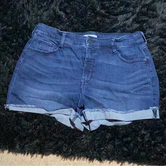 Nine West jean shorts, size 14. - Picture 1 of 4